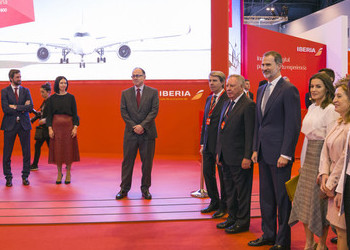Los Reyes inauguran Fitur en el stand de Iberia