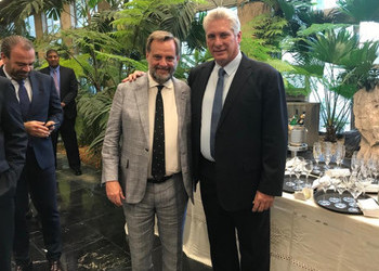 Cuba felicita a Iberia por los 70 años de su primer vuelo a La Habana