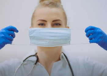 El Corredor Aéreo Sanitario cierra su décima operación trayendo 35 toneladas más de material de protección