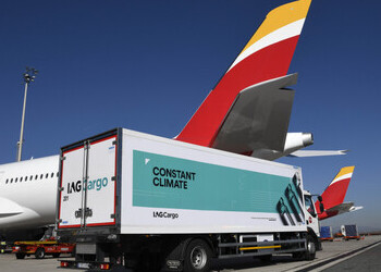 Iberia, Iberia Express e IAG Cargo han transportado ya más de medio millón de vacunas a Canarias, Baleares y Melilla