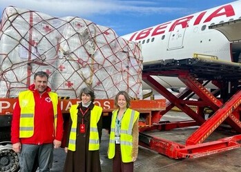 Cruz Roja Española e Iberia envían 12 toneladas de ayuda humanitaria a Budapest para responder a la emergencia en Ucrania