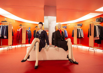 La subasta de uniformes históricos de Iberia recibió más de 11.000 visitas en apenas 48 horas