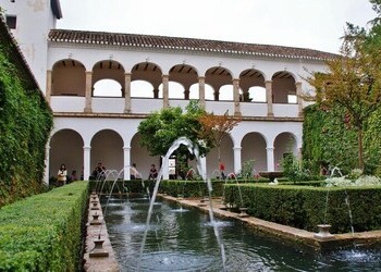 Granada se incorpora como ruta de Train & Fly, que conecta vuelos internacionales de Iberia con destinos nacionales de Renfe