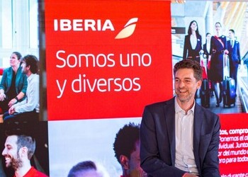 Pau Gasol, embajador del cambio cultural de la aerolínea, visita el Espacio Iberia en Madrid