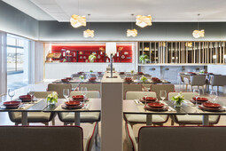 Velázquez Premium Lounge