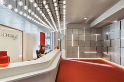 Velázquez Premium Lounge