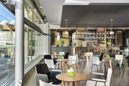 Velázquez Premium Lounge