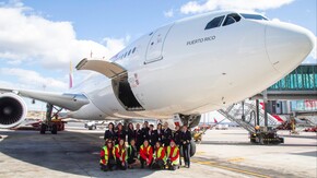 Vuelo atendido por mujeres