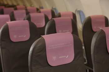 Iberia se viste de rosa en el Día contra el Cáncer de Mama