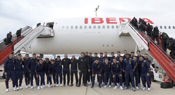 Sorprendemos a los jugadores de La Roja en el minuto 116 de su vuelo hacia el Mundial de Catar
