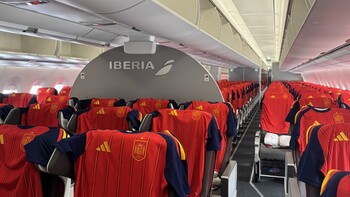 Iberia sorprende a los clientes de su vuelo a México con la nueva camiseta de la Selección Española para el Mundial 2026