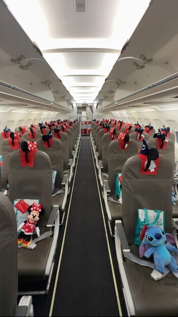 La magia de Disneyland Paris llega a bordo de un vuelo de Iberia con motivo del aniversario del Parque y de la ruta Madrid París que cumple 75 años