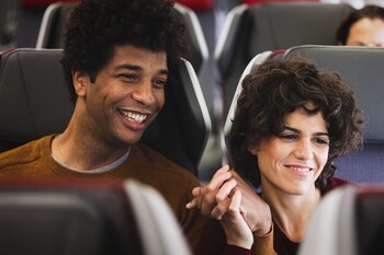 El amor vuela con Iberia gracias a las tarjetas regalo en San Valentín 