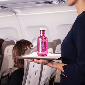 Iberia e Iberia Express se visten de rosa en el Día contra el Cáncer de Mama 