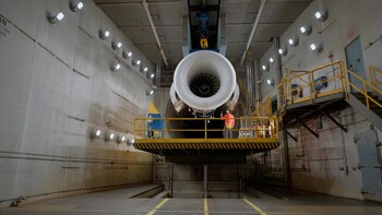 Iberia Mantenimiento comienza a utilizar combustible sostenible de aviación de Cepsa en su banco de pruebas de motores 