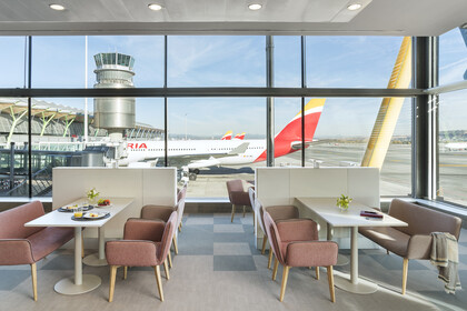 Velázquez Premium Lounge